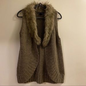 Open front faux fur collar  knit vest